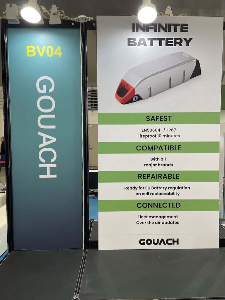 Gouach replaceable cell battery