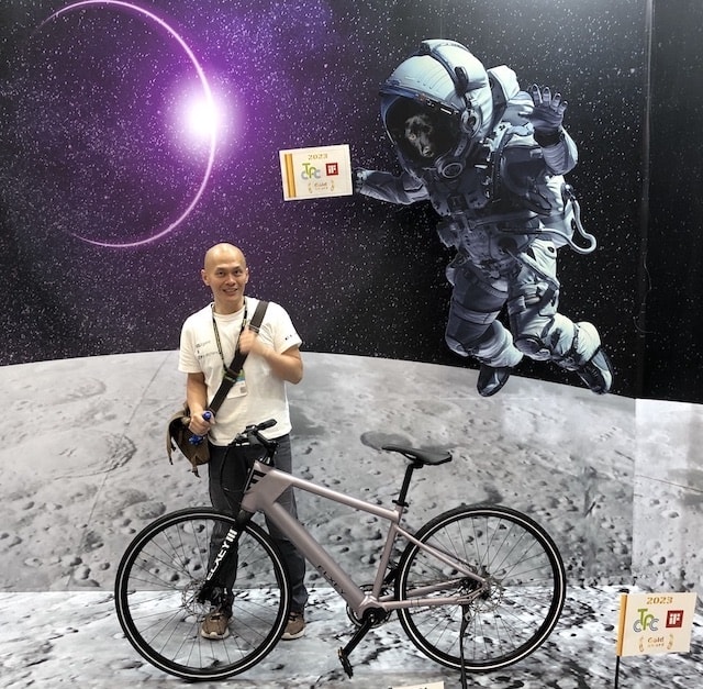 John Li with his Elxey d&i award winning bike
