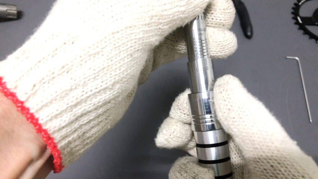 Adjusting Torque Wrench