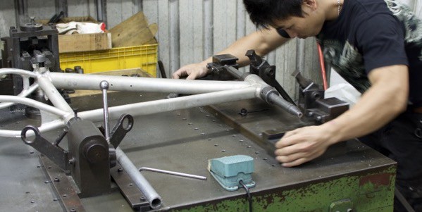 fixed gear bicycle frame adjustment