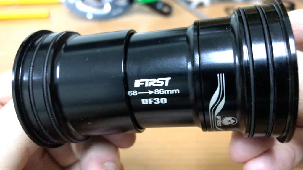 Estanrdard Pf30 Bottom Bracket with Sleeve 