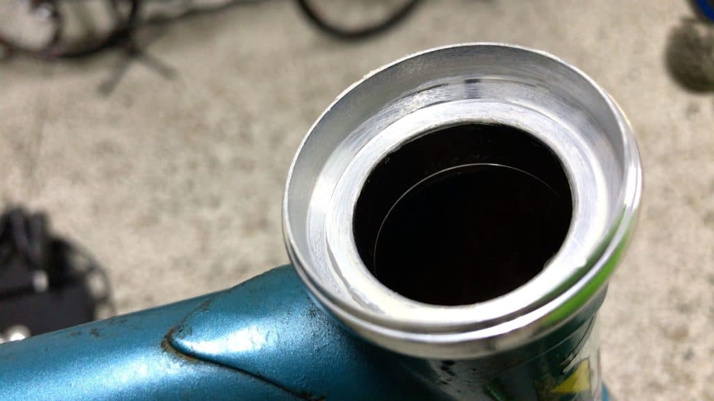 threaded headset top cup in head tube