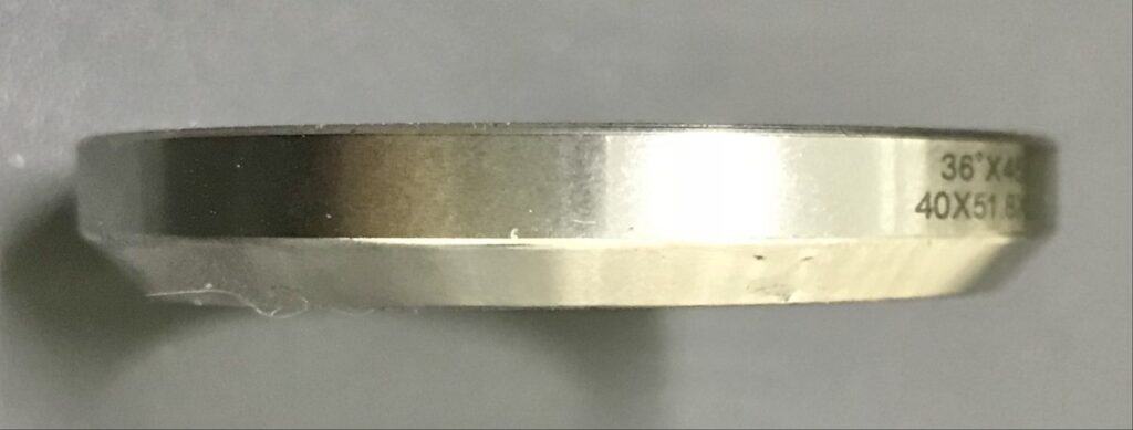 Side view of a sealed bearing for headsets