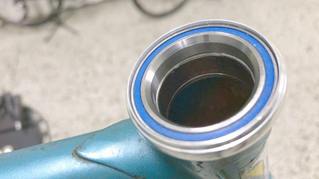 sealed bearing seated in threaded headset top cup